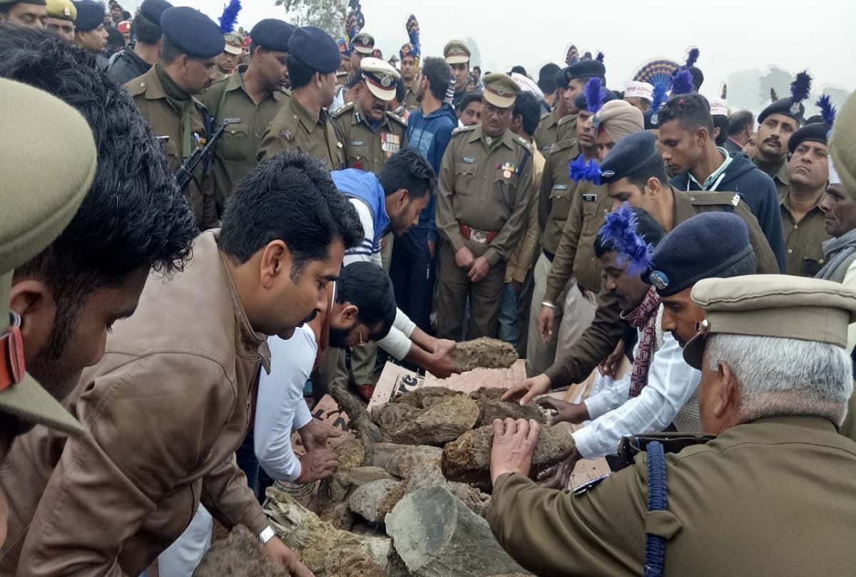 Pulwama Terror Attack martyr jawan ram wakeel funeral in Mainpuri