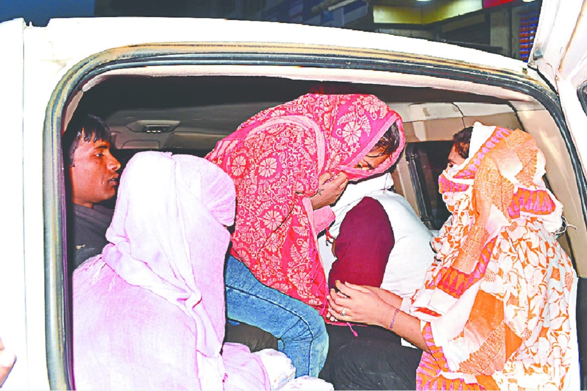 Meerut police raid in red light area and three girls of Rajasthan were freed
