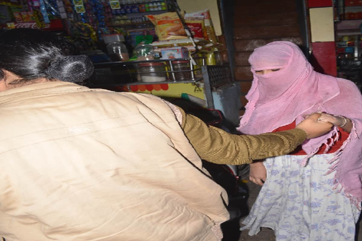 Meerut police raid in red light area and three girls of Rajasthan were freed