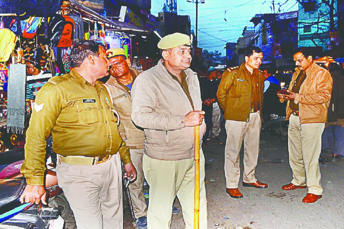 Meerut police raid in red light area and three girls of Rajasthan were freed