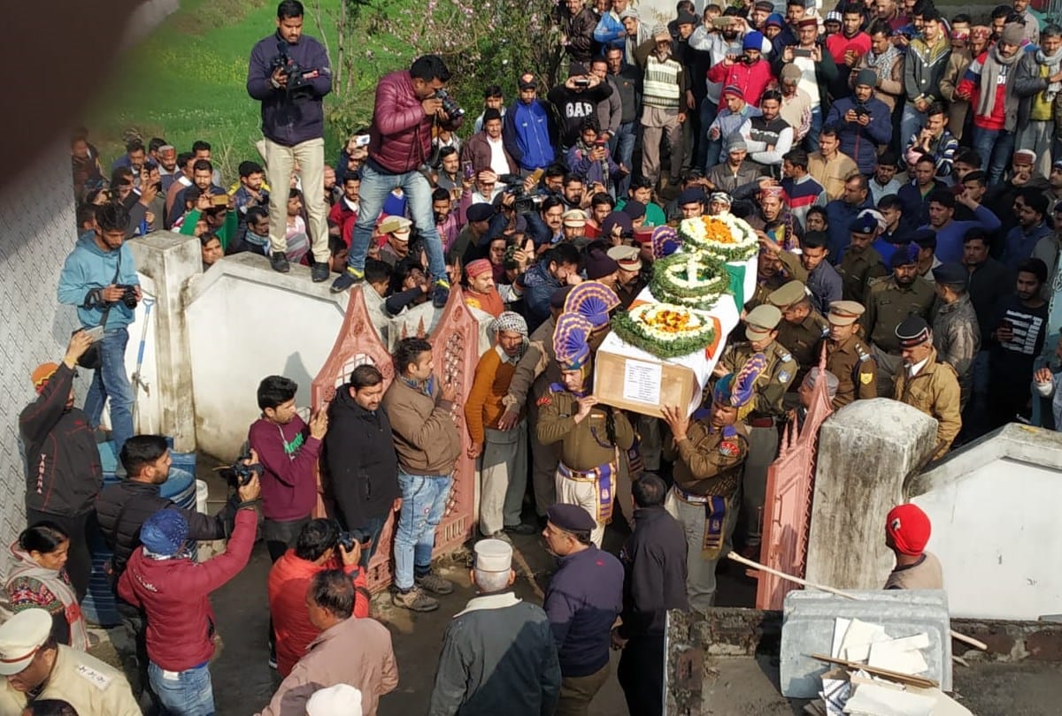 The passion of photography on MLA during bids adieu to martyr tilak raj in himachal