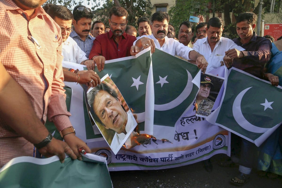Pulwama terror attack: Country is in anger, see pictures 