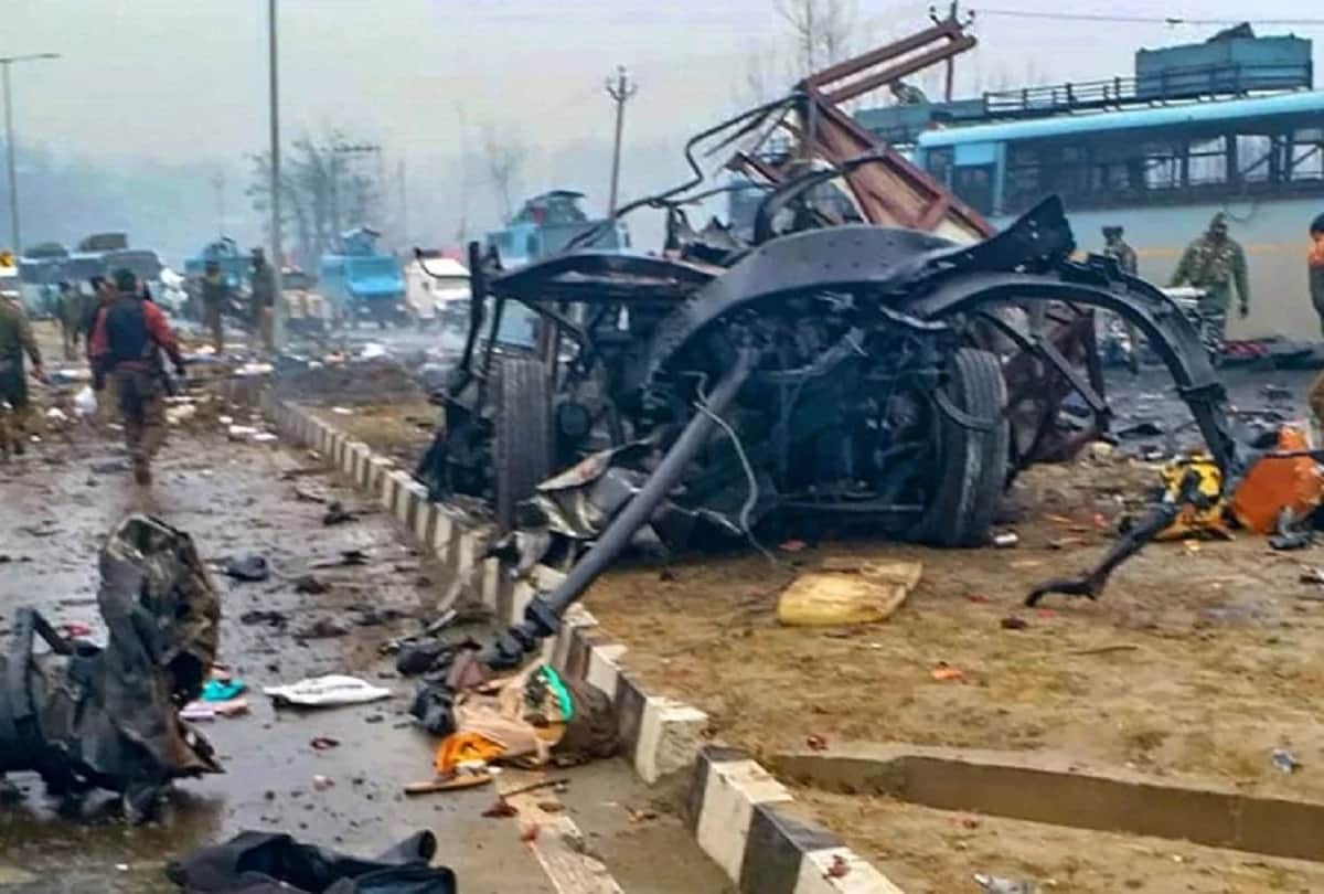 sara ali khan and janhvi kapoor react on pulwama attack