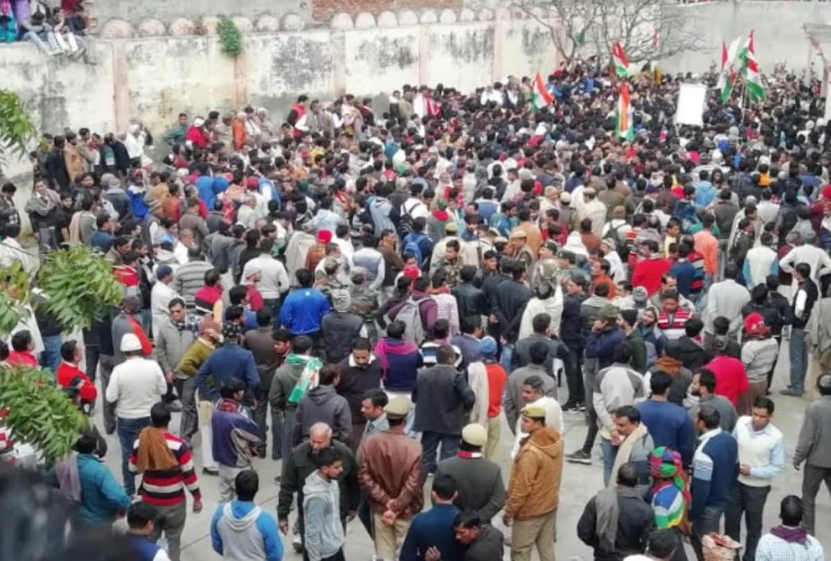 martyr Amit kumar  last ride stopped by people in shamli, demanded the land