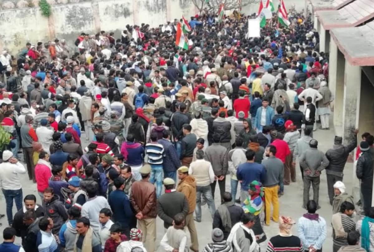 martyr Amit kumar  last ride stopped by people in shamli, demanded the land
