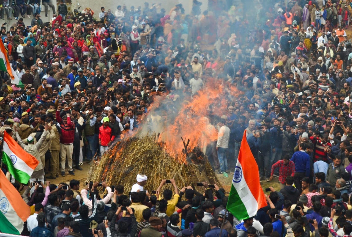 pulwama attack crpf martyr last rites photos from all over india, teary eyes angry hearts