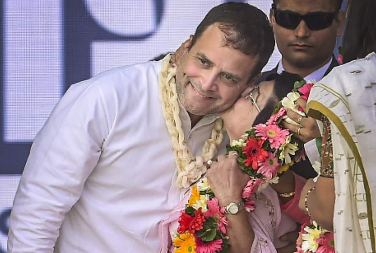 On valentines day woman kisses rahul gandhi on stage in front of thousands, photos went viral