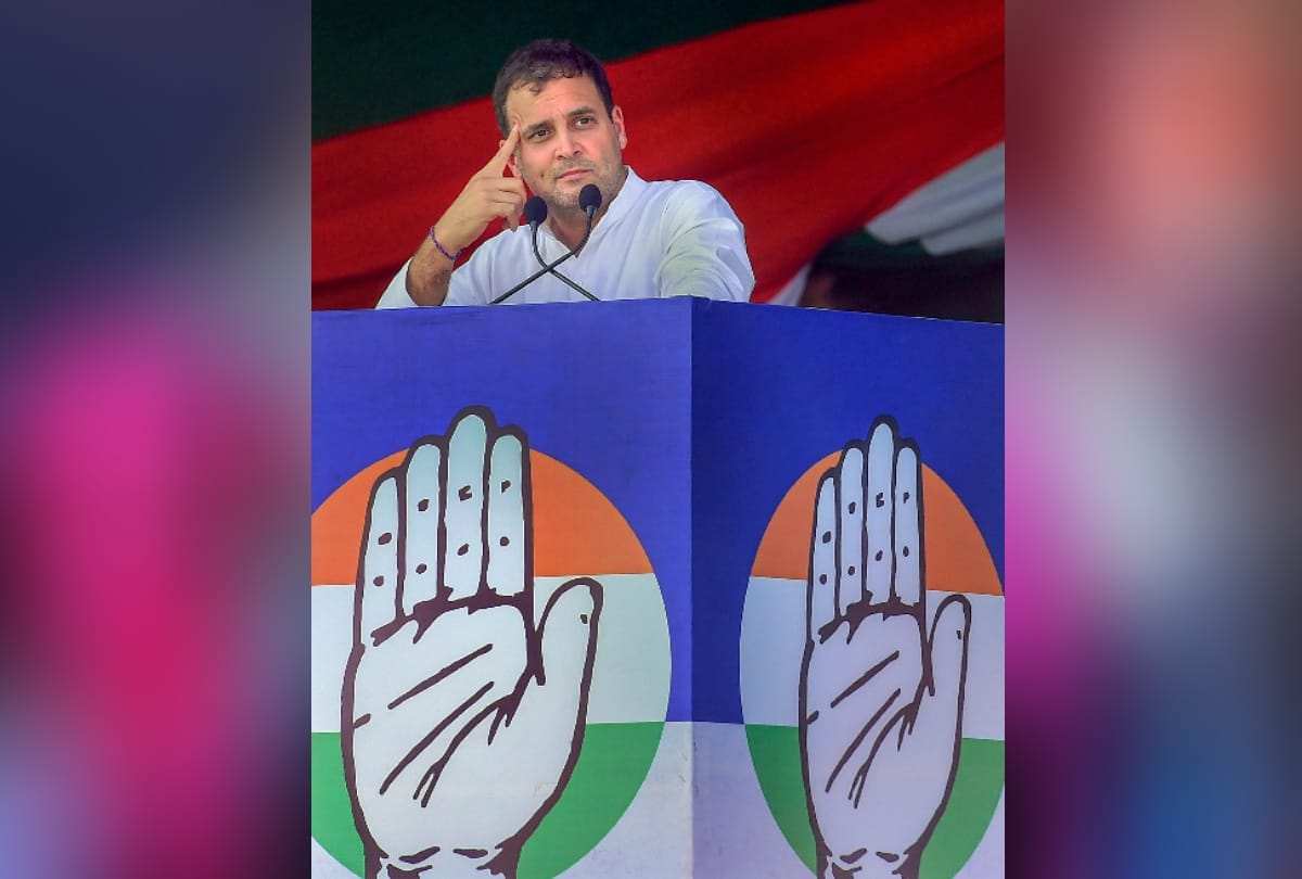 On valentines day woman kisses rahul gandhi on stage in front of thousands, photos went viral
