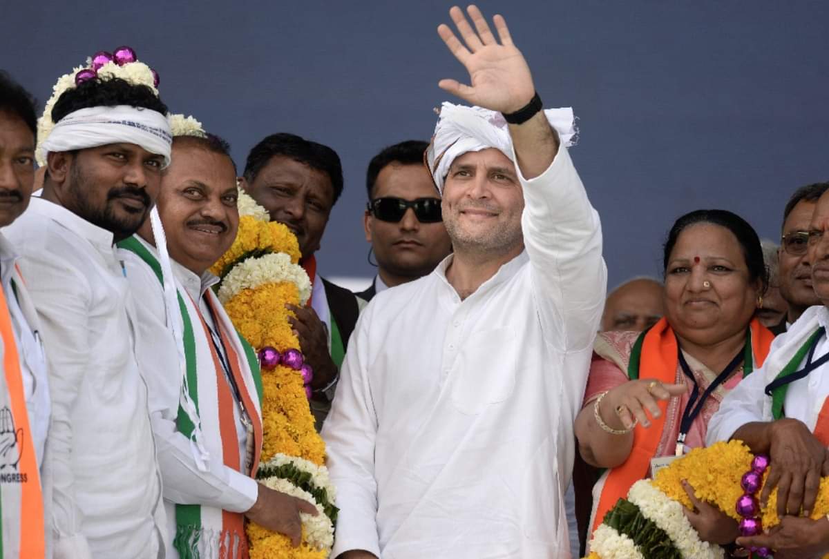 On valentines day woman kisses rahul gandhi on stage in front of thousands, photos went viral