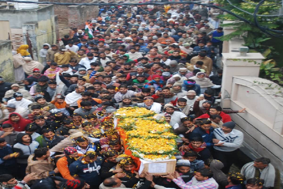 Jammu pulwama terror attack, Villagers pay tribute to martyr Amit and Pradeep