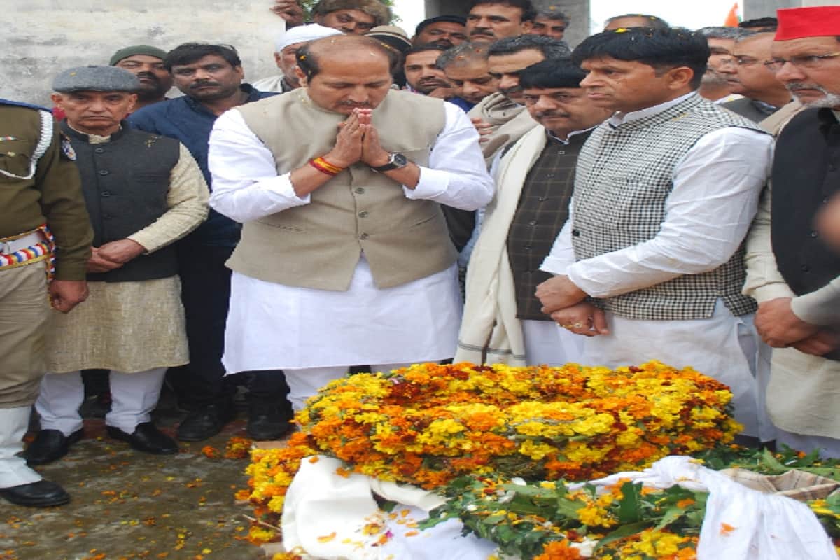 Terror attack: Union Minister of State Satyapal Singh paid homage to martyr Amit and Pradeep