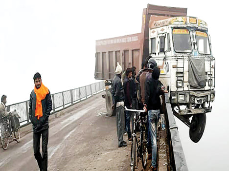 Banda-Tanda highway jam collided with trucks