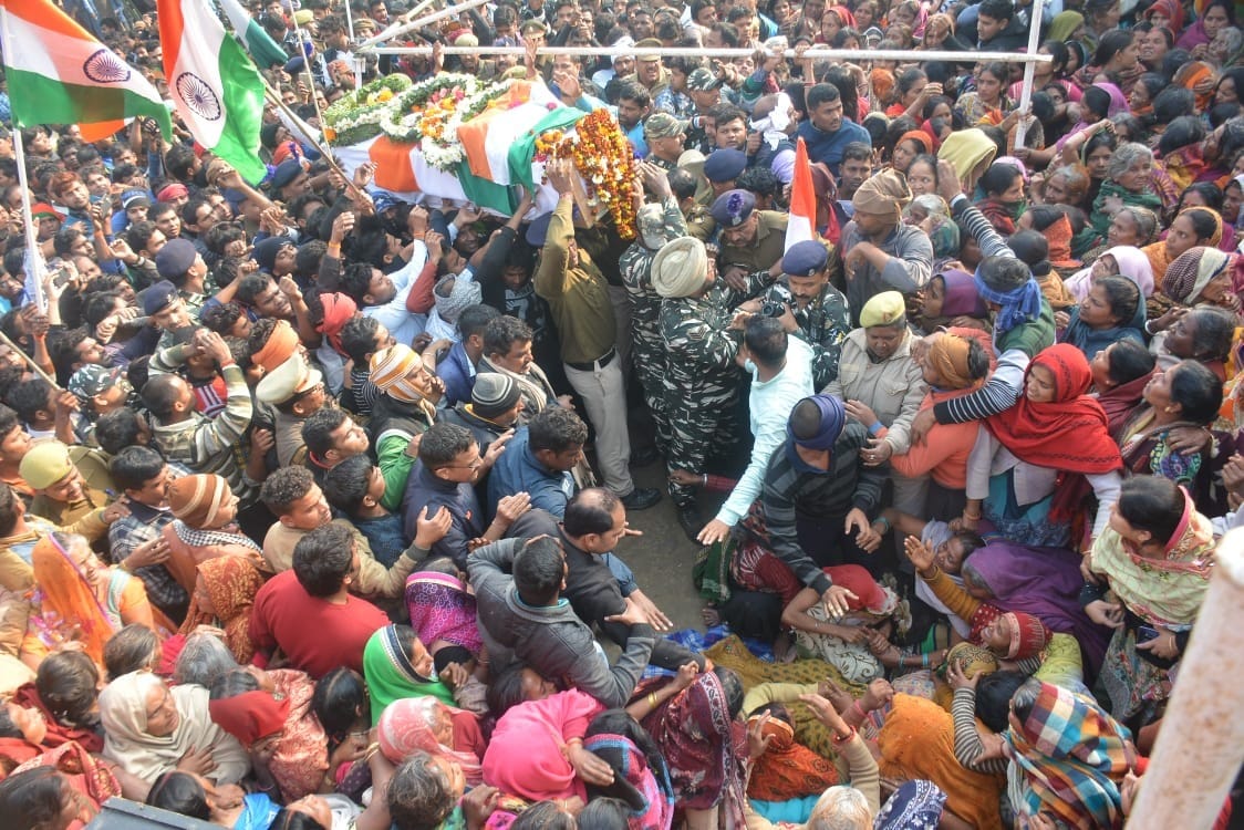 Pulwama attack martyred ramesh reached varanasi