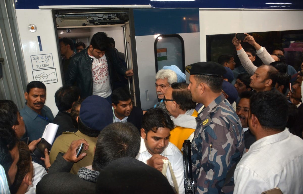 Vande Bharat Express reached varanasi junction