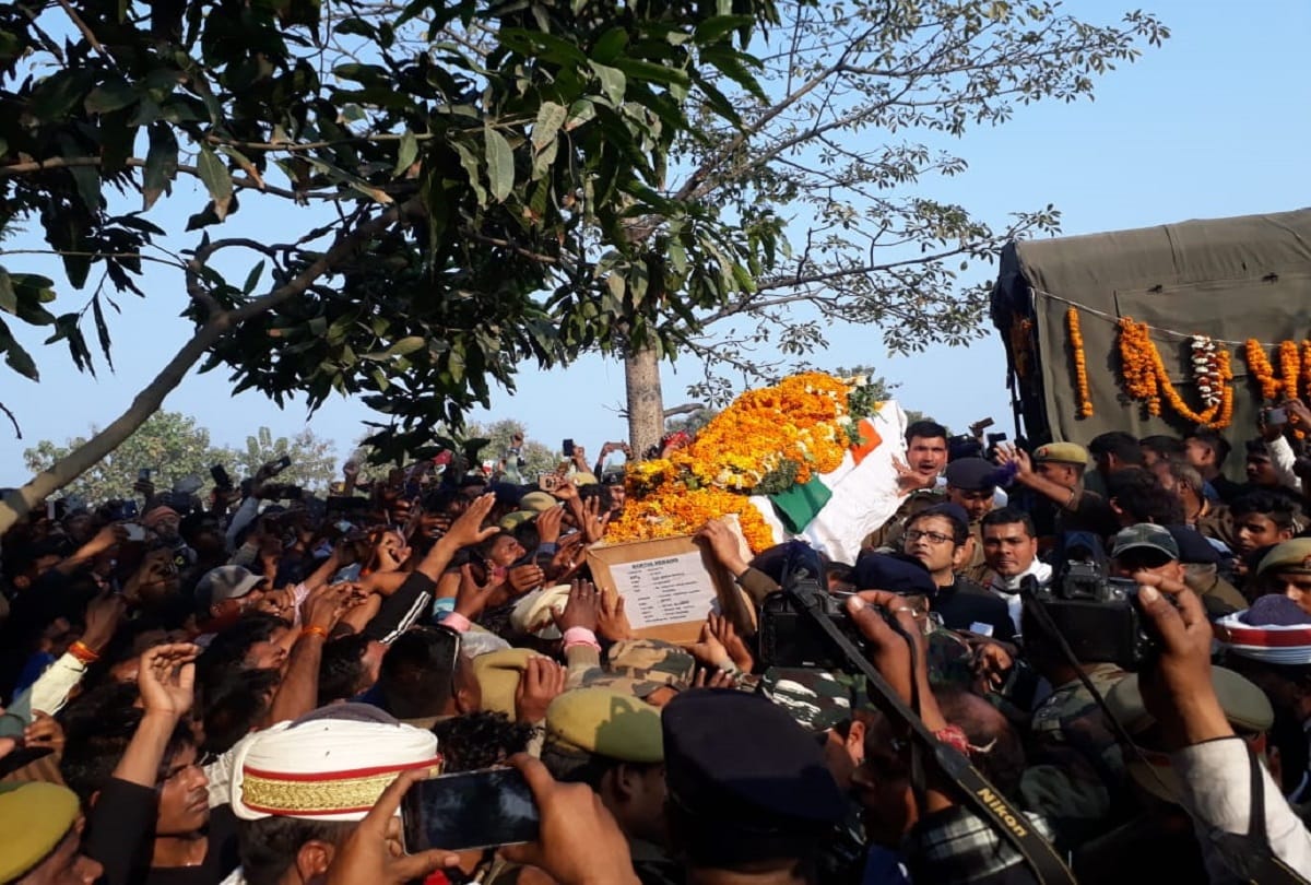 Former MLA gave two year old check to martyr family in bhatani