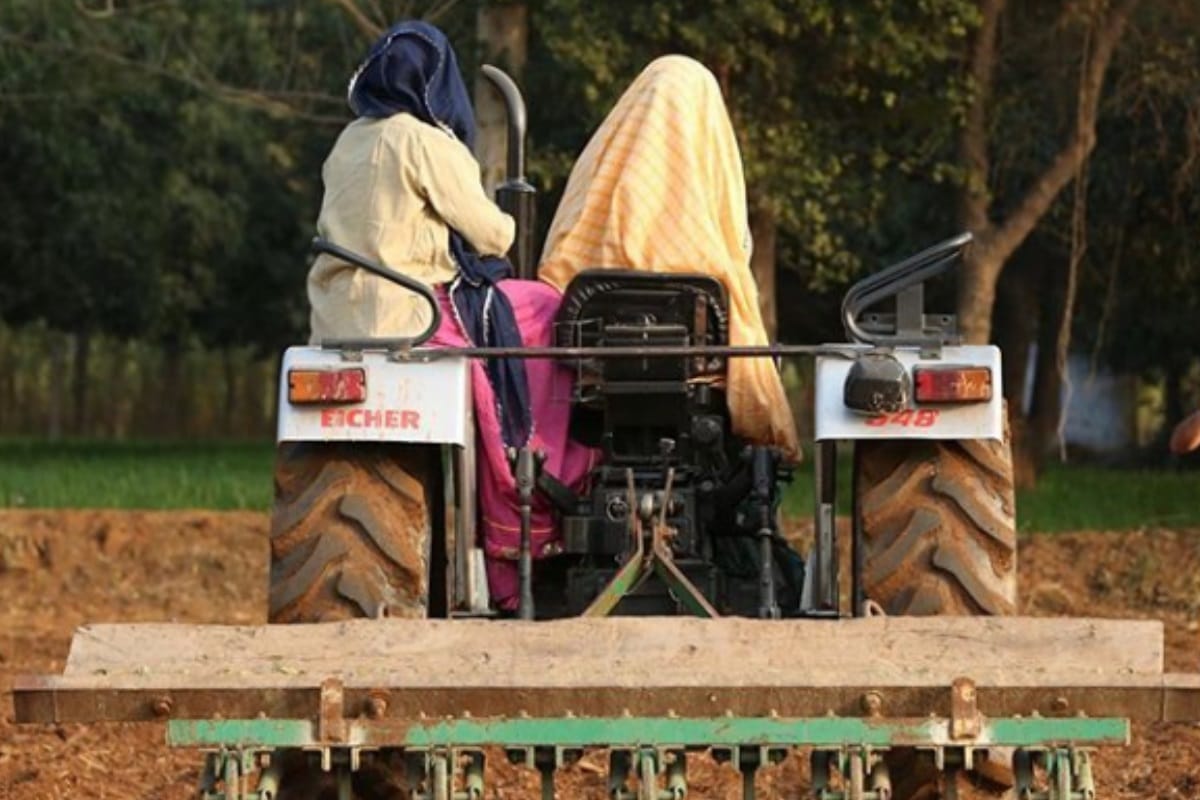 Bollywood actress bhumi Pednekar and Taapsee Pannu drive tractor in meerut