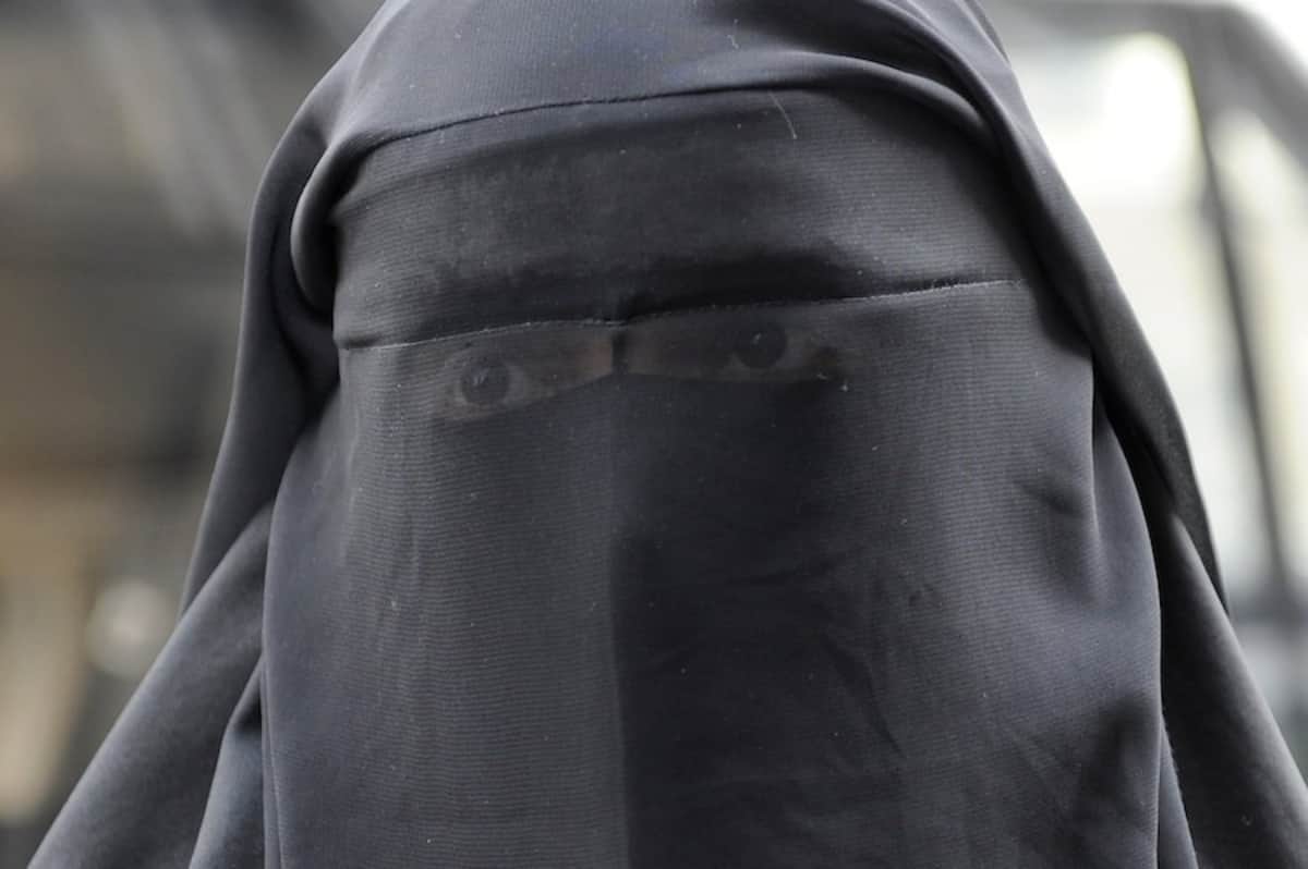 After massive bombings burqas are ban in Sri Lanka