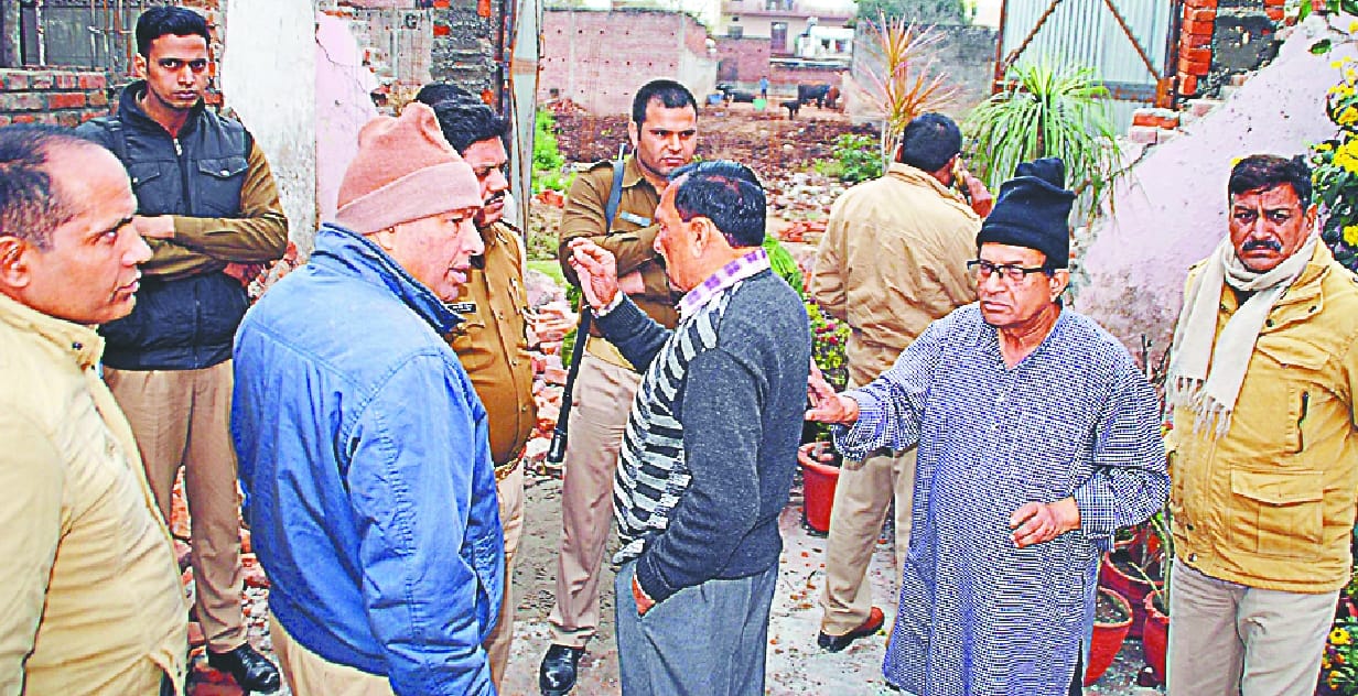 racket to get big gate in colony