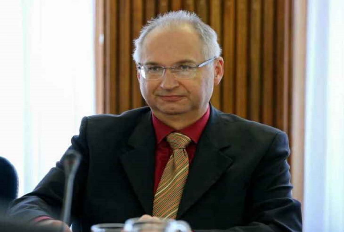Slovenian MP resigns after admitting to sandwich theft for social experiment