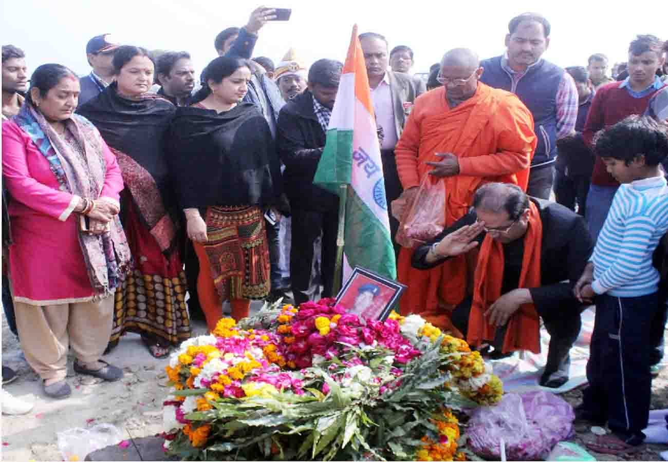 Iron pieces found in martyr Ajit Azad's bones jammu kashmir pulwama terror attack