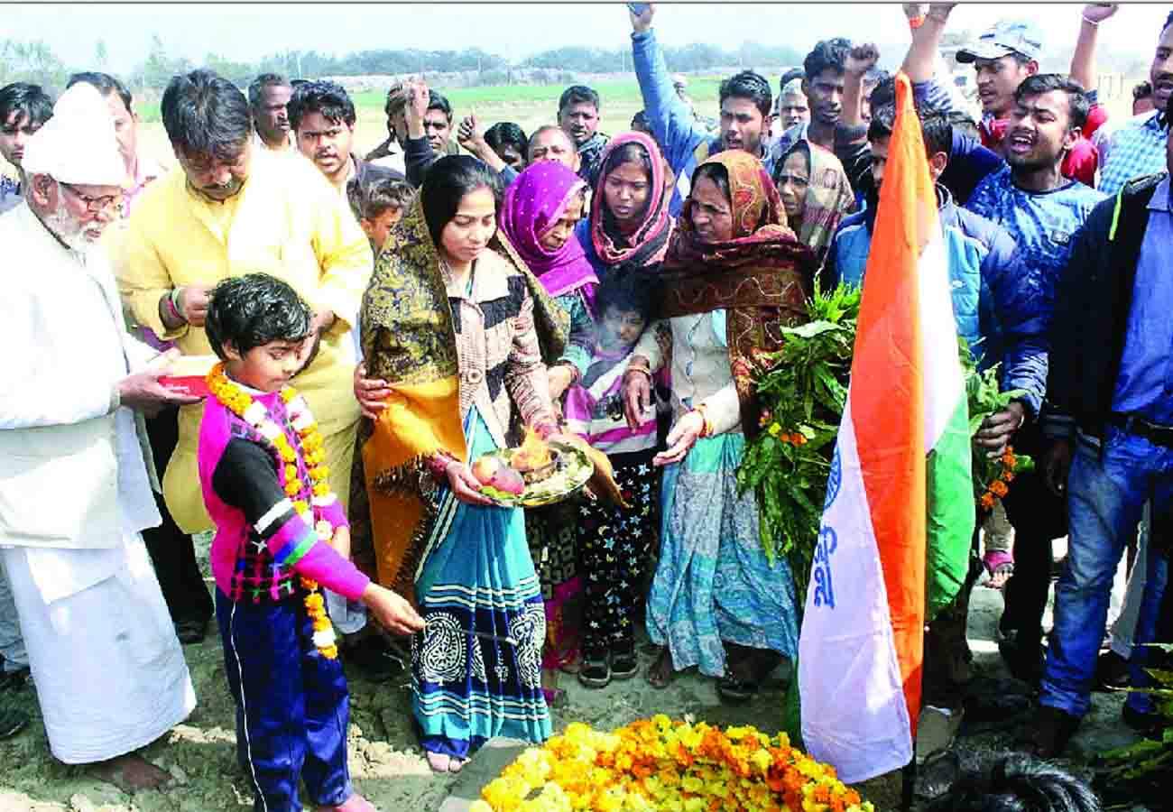 Iron pieces found in martyr Ajit Azad's bones jammu kashmir pulwama terror attack