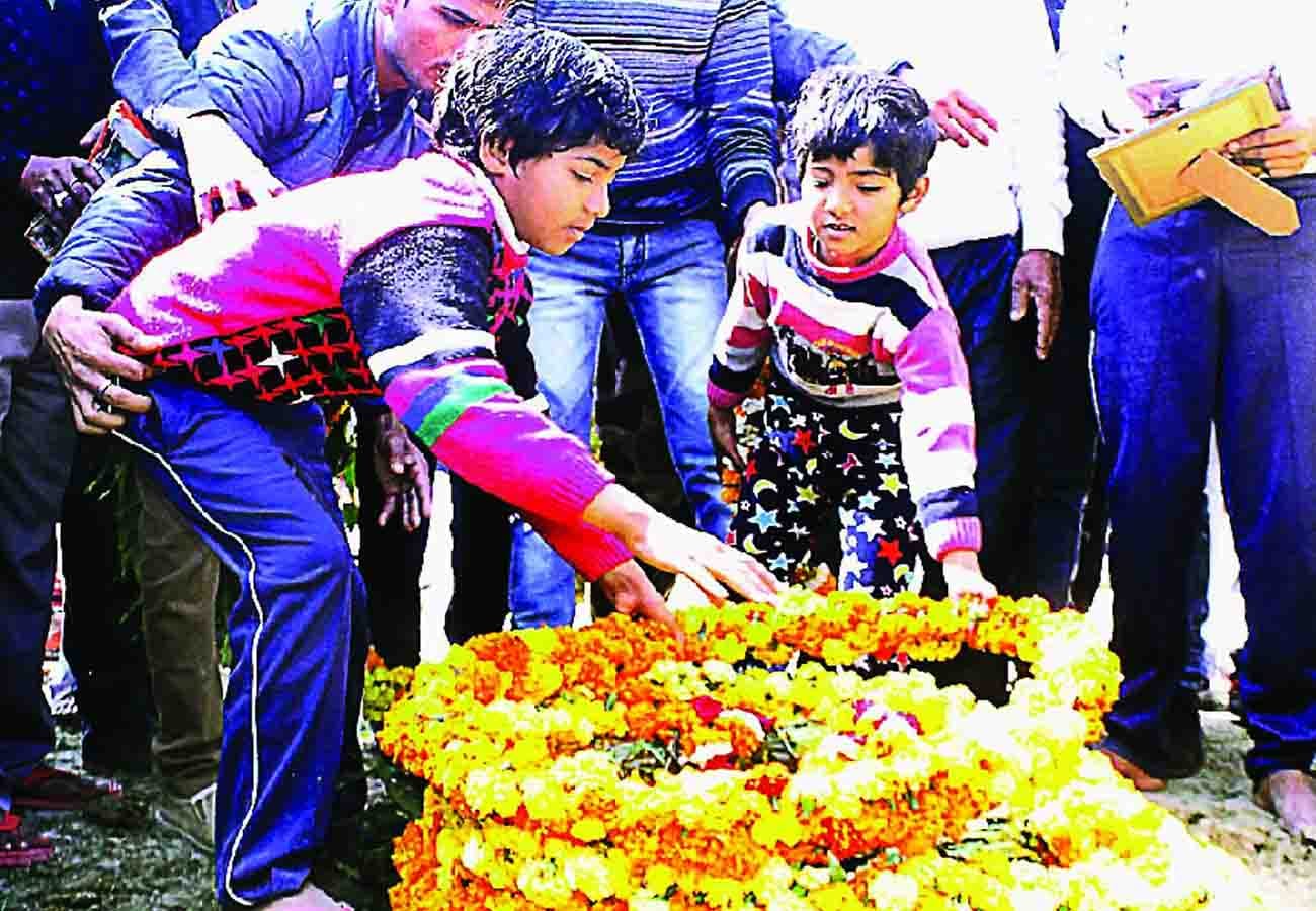 Iron pieces found in martyr Ajit Azad's bones jammu kashmir pulwama terror attack