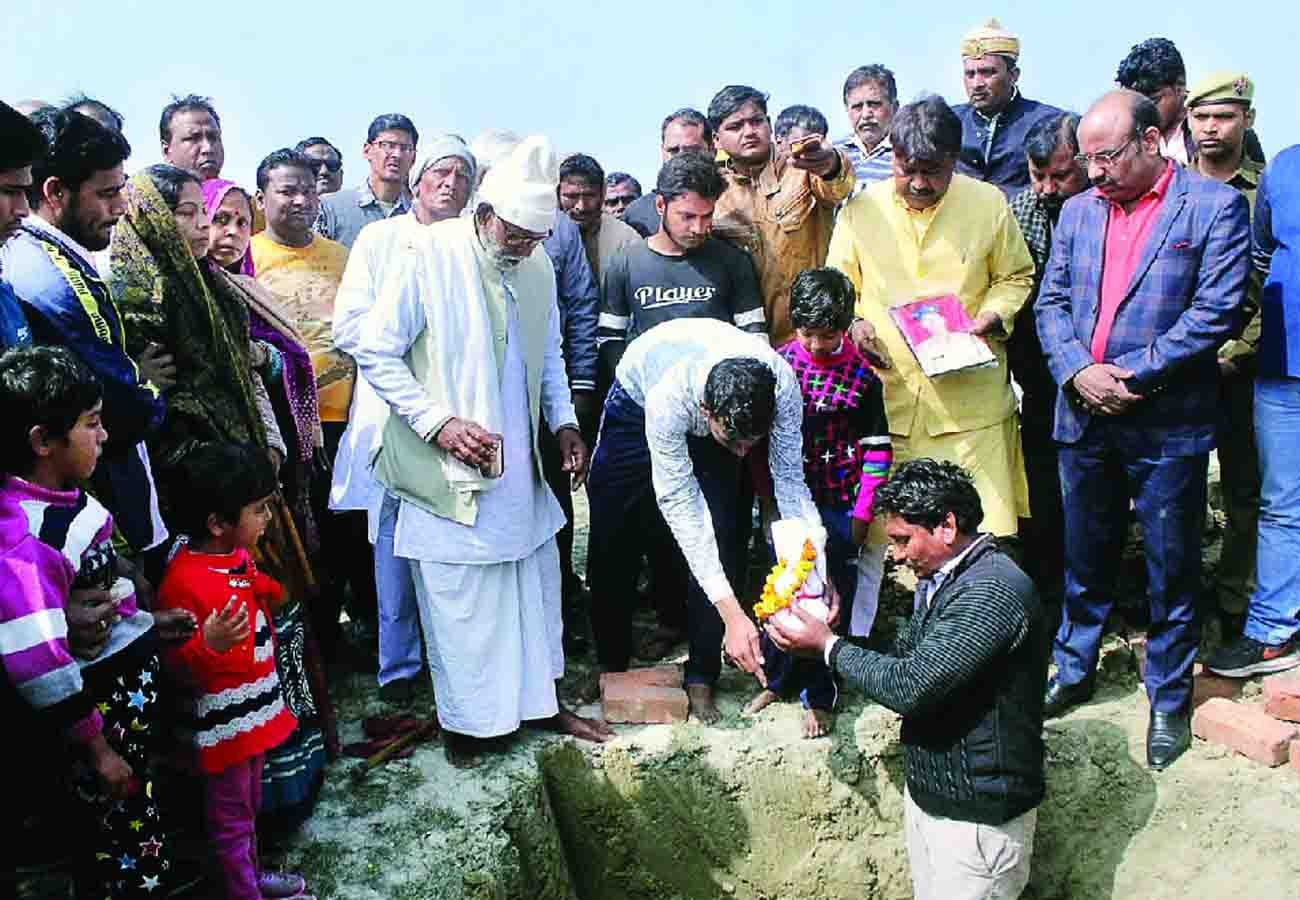 Iron pieces found in martyr Ajit Azad's bones jammu kashmir pulwama terror attack