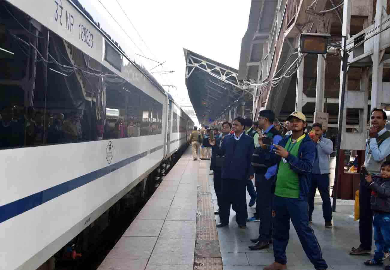 Vande Bharat express features gives pleasure
