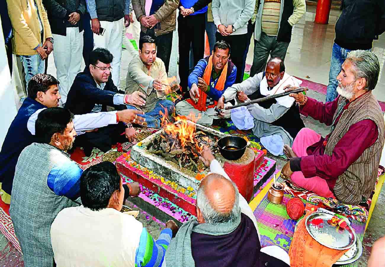 Naresh Agrawal targeted Akhilesh and Mayawati