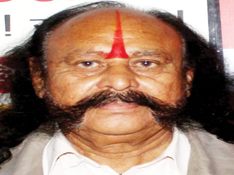 Former Bandit Malkhan demands two tickets