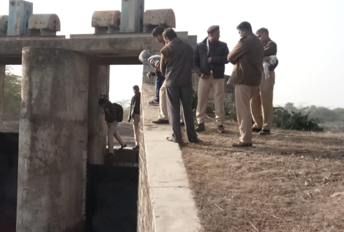 Three bike riders fall into canal in jhansi
