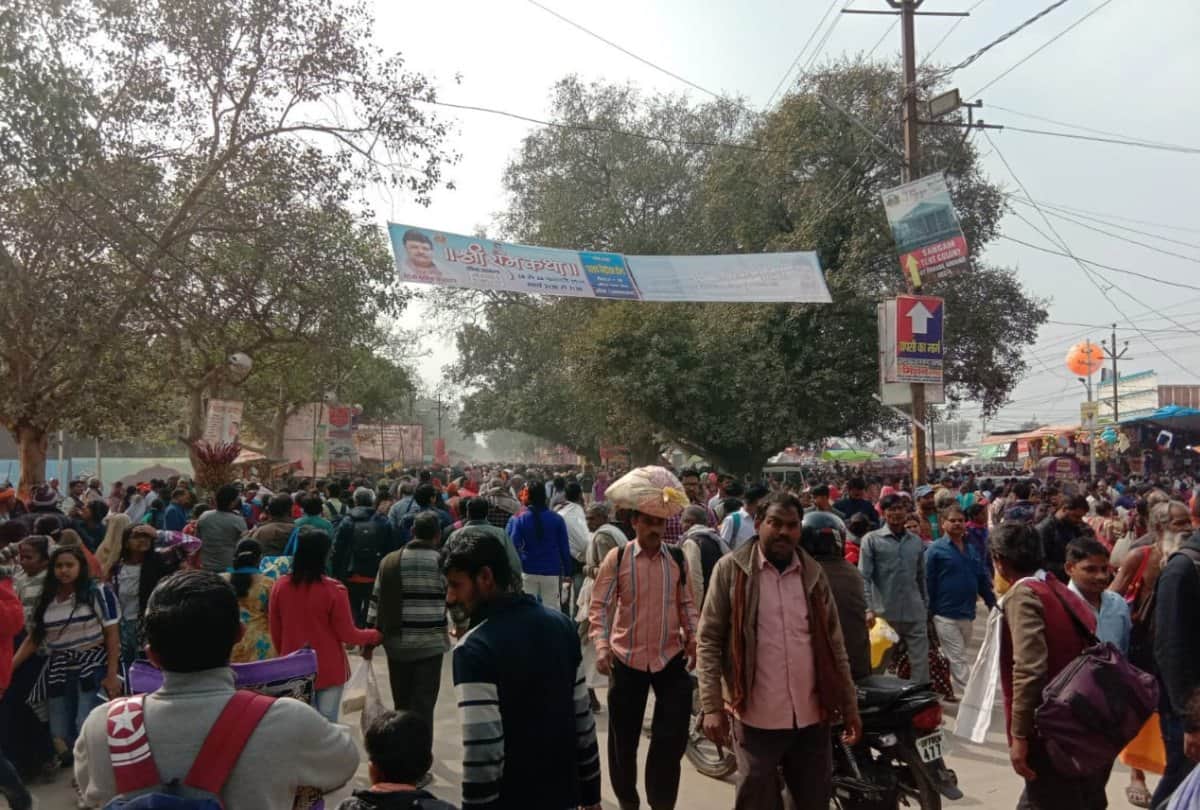 Before Maghi purnima Devotees crowd in Kumbh Mela for holy dip in Sangam, traffic uncontrollable