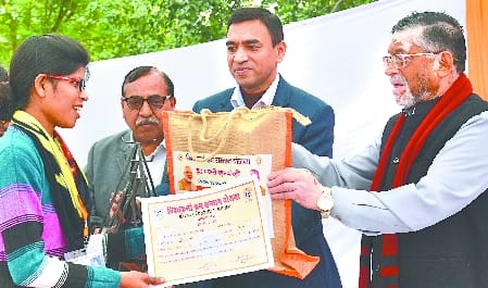 हस्त शिल्पियों का स्तर बढ़ाएगी सरकार: संतोष