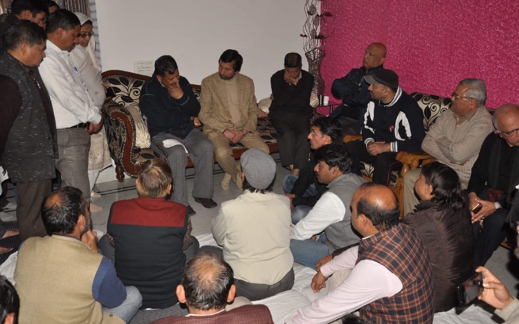 CM yogi adityanath father Meet Martyred Major Chitresh father in dehradun photos