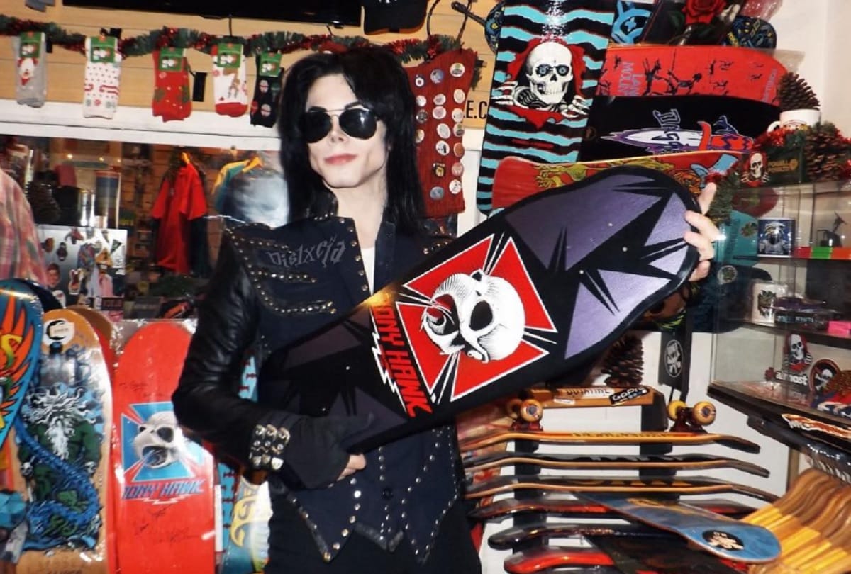 youth spent 21 lakhs rupees to look like Michael Jackson