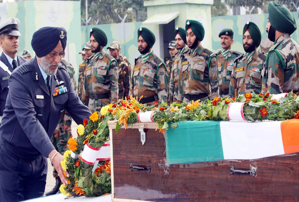 jammu kashmir rajouri ied blast martyred major chitresh singh bisht body reached his home town