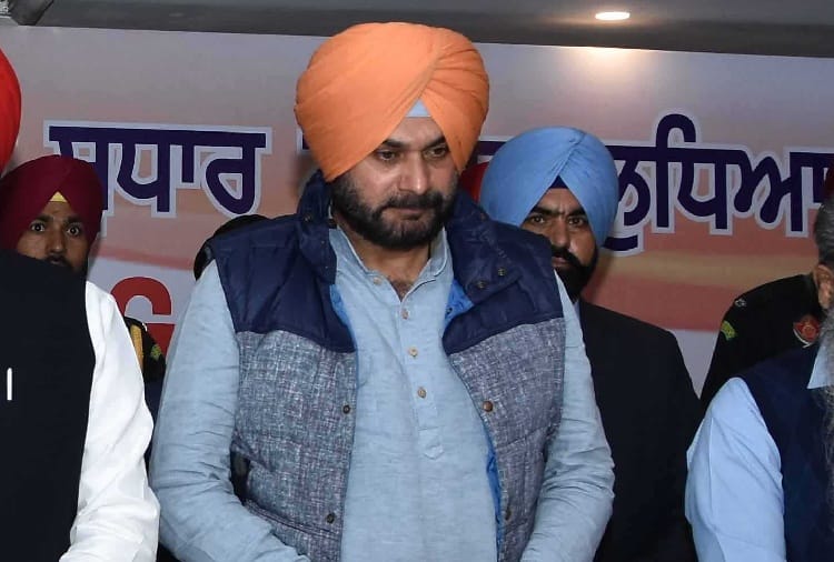 Pulwama Terror Attack, Navjot Sidhu Statement on Question about Hug to Qamar Bajwa