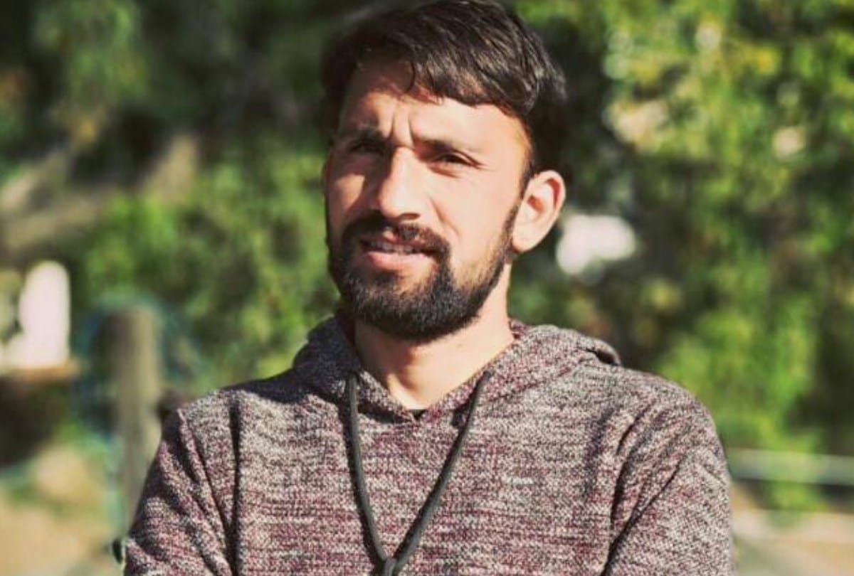 Pulwama Terror Attack Wife Bids Adieu To Martyr Tilak Raj In Kangra Himachal Pradesh