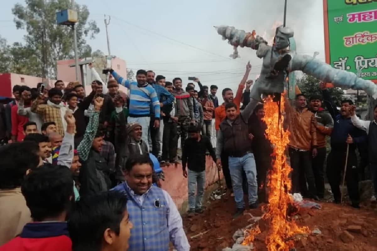 #pulwama attack, Muslim boys wrote a letter by blood to PM  Modi in shamli up