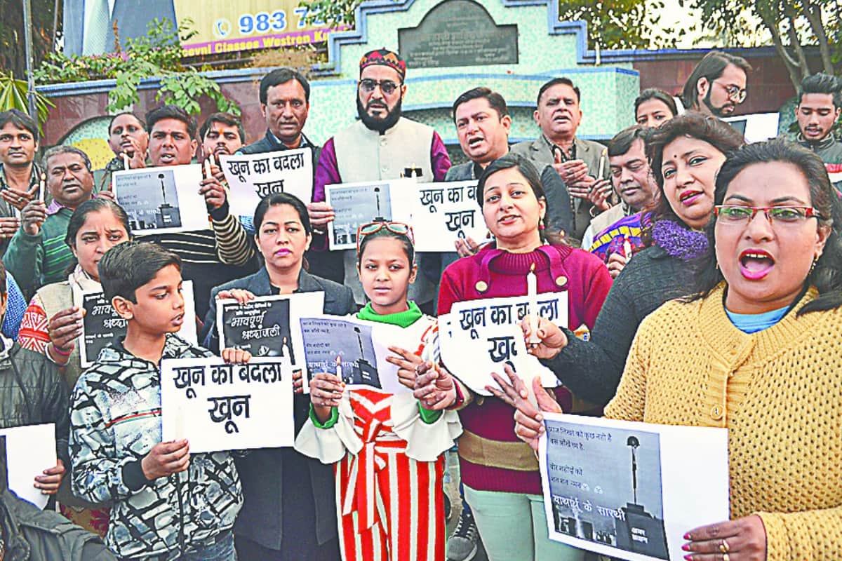 #Pulwama: tribute given to the soldiers by candle in the names of martyrs in Meerut