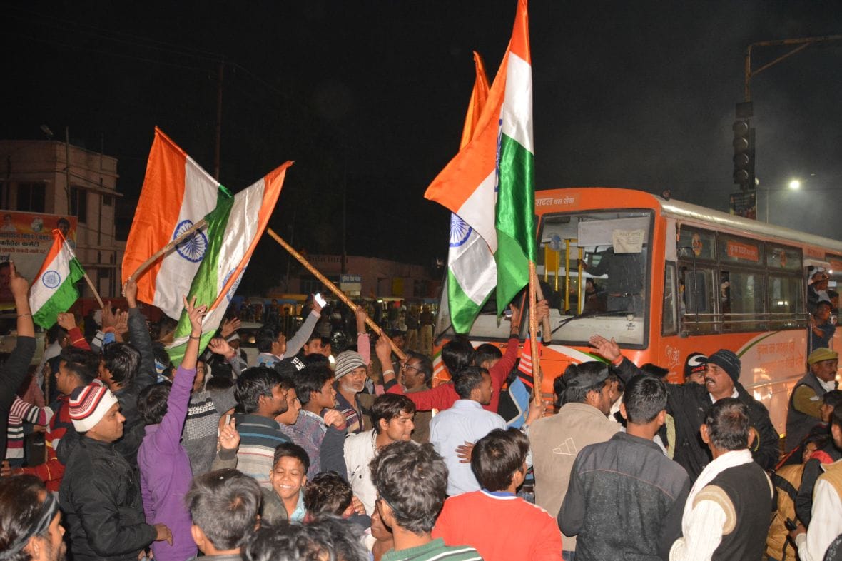 कैंडल मार्च में उमड़ी भीड़, हाईवे हुआ जाम