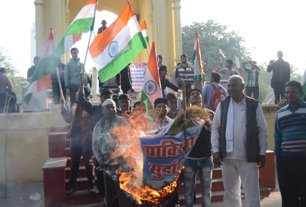 people protest over pulwama attack in lucknow.