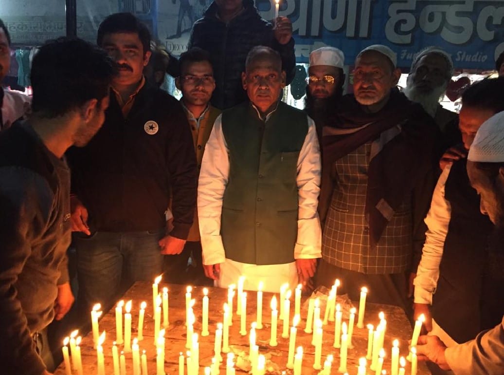 Angry people took out the procession, flung the statue of Pak