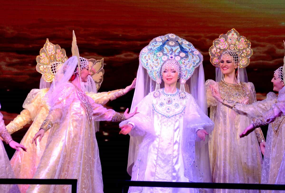 Kumbh Mela 2019: Russia-Ukraine artists sung national anthem, see pictures of adorable dance