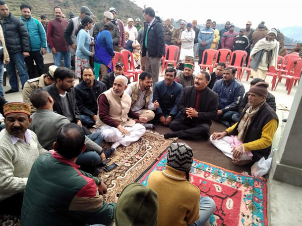 शहीद मोहन लाल के घर उमड़ी भीड़