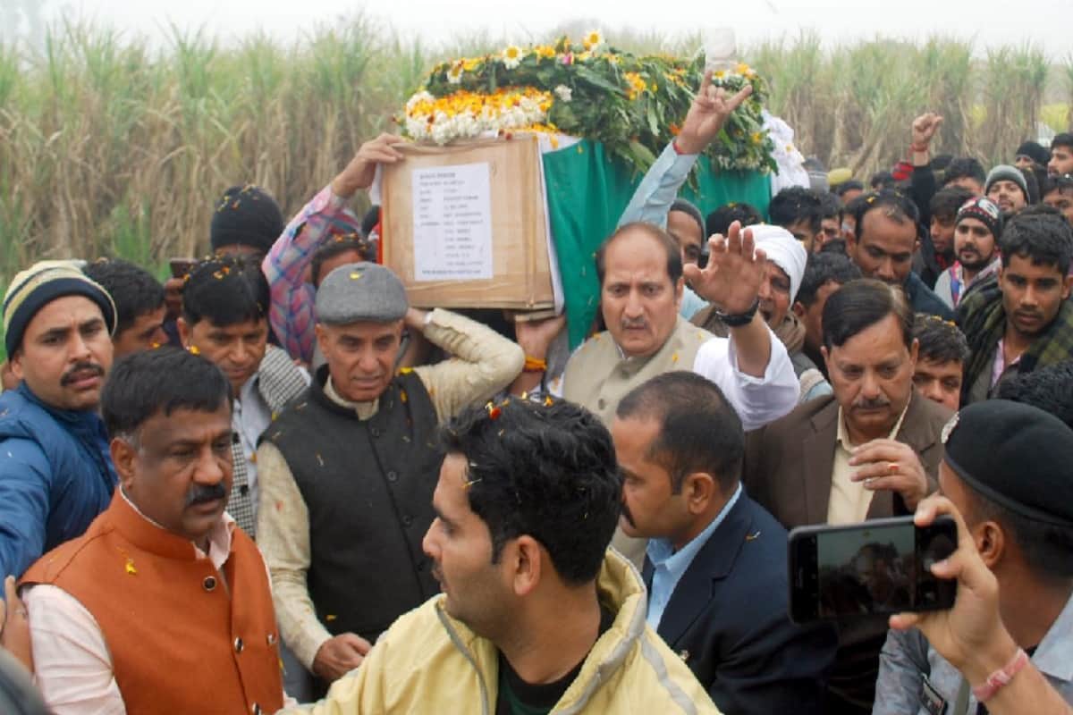 Pulwama terrorist attack thousand of steps walked along with last journey of martyrs shamli up