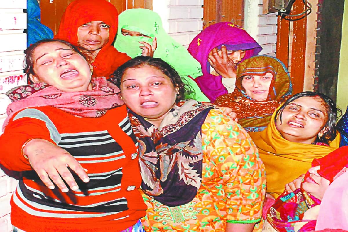 Pulwama terror attack, martyr Pradeep was paid homage by the officials and villagers