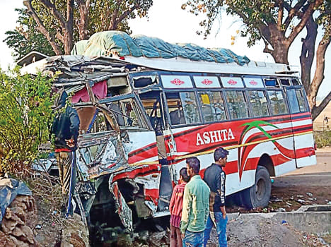Pilgrims bus crash, two women die