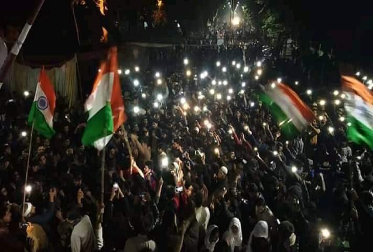 AMU protest against CAA many Kashmiri and foreign students suffering to go home