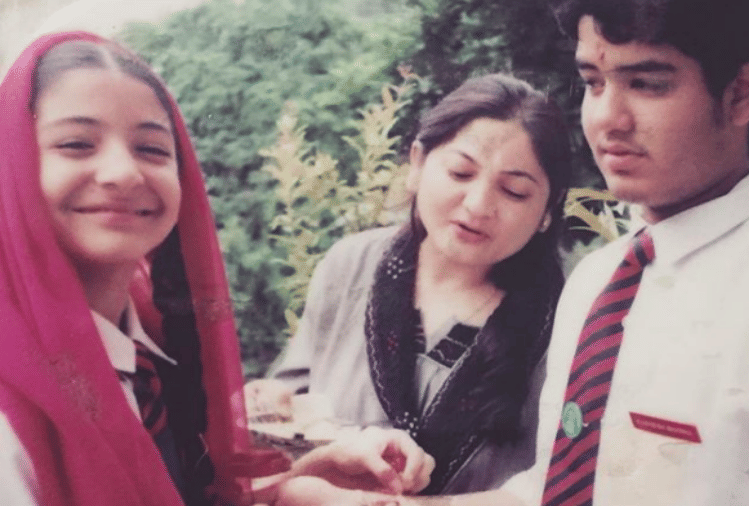 anushka sharma very cute looking her childhood pictures
